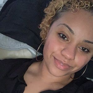 Meet your Posher, Leila